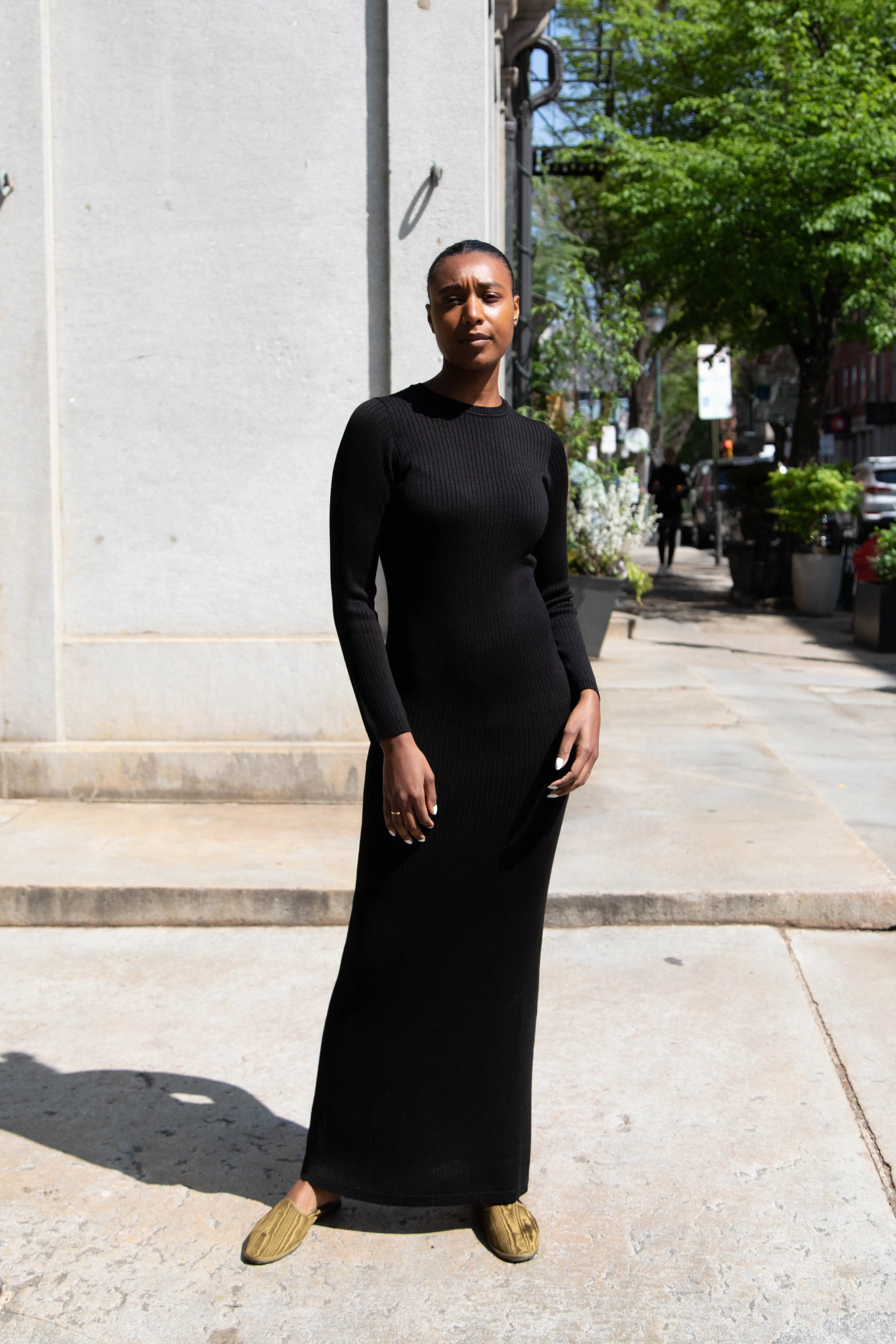 Une Heures | Long Sleeve Crew Neck Dress in Noir